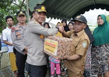 Kabupaten Banjar Tetapkan Tanggap Darurat Banjir, Kapolres Banjar Salurkan Bantuan