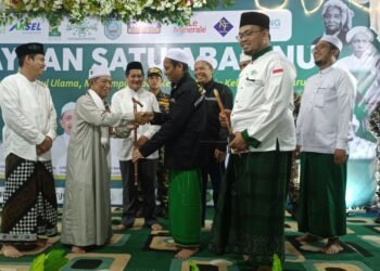 Kayu Tongkat Ulin Sebagai Saksi Berdirinya NU Di Martapura Diserahkan Kepada PCNU Kabupaten Banjar