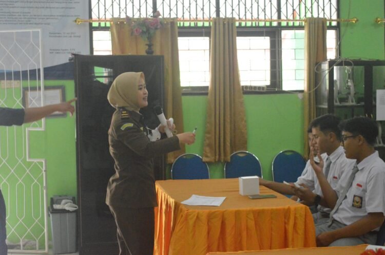 Cara Kejari Banjarbaru Buat Anak Taat Hukum