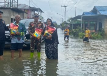 Banjir, Fahrani Datangi Warga Tunggul Irang