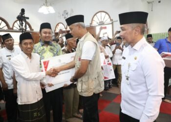 Ganjar Pranowo, Memulai Transisi Energi Lewat LPTS Rooftop di Pesantren