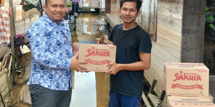 Berikan Bantuan Pada Warga Terdampak Banjir, Rahmat Saleh: Ini Bentuk Kepedulian Kami