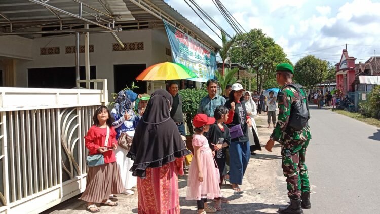 Antusias Warga Sambut Presiden Jokowi, Warga Mentaos Menunggu Sejak Pagi