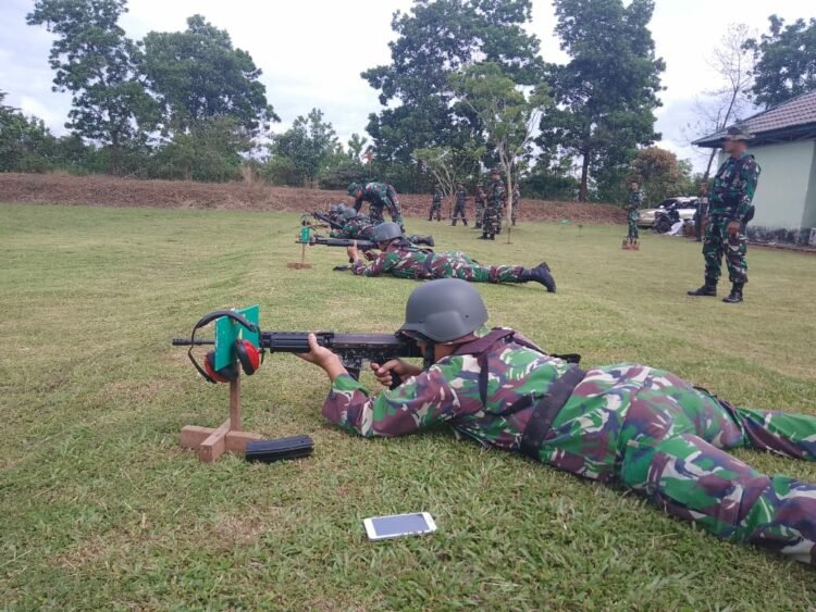 Prajurit Kodim Banjar Diasah Kemampuannya Melalui Menembak Laras Panjang