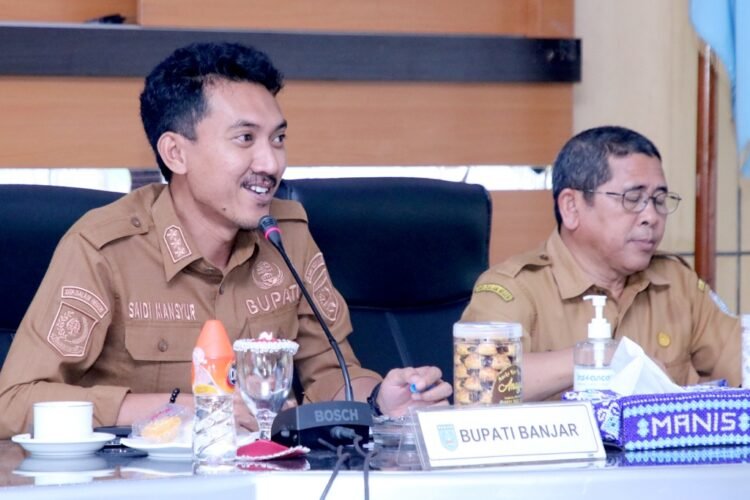 Meyambut Bulan Ramadhan, Bupati Minta Baliho Di Sepanjang Jalan A Yani Dilepas