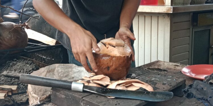 Kelapa Bakar Cocok Jadi Menu Berbuka Puasa, Alasannya?