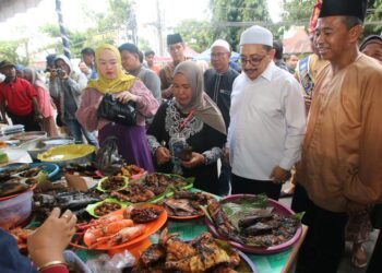Said Idrus Al Habsyi Do’akan Para Pedagang Pasar Wadai Ramadhan