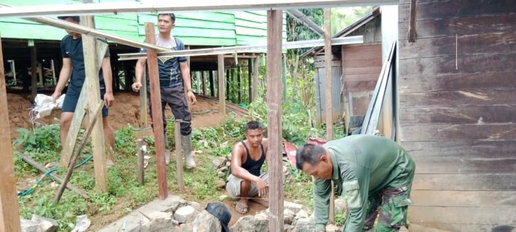 Hadapi Bulan Ramadhan, Babinsa Bikin WC Ditempat Ibadah