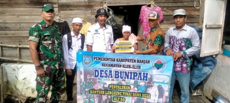 Warga Desa Bunipah Terima BLT DD