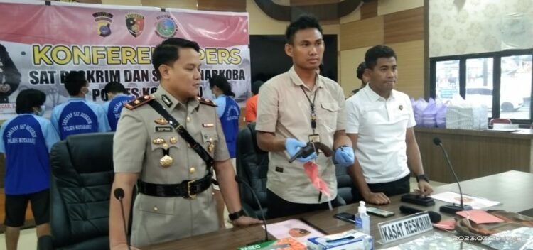 Tim Gabungan TNI-AD dan Polri Amankan Pemilik Senpi Revolver dan 9 Butir Amunisi Tanpa Izin
