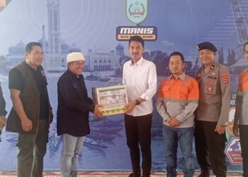 PT Antang Gunung Maratus Bagikan Bantuan Kepada Warga Banjir Di Kabupaten Banjar