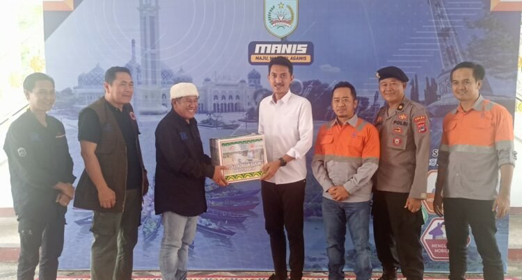 PT Antang Gunung Maratus Bagikan Bantuan Kepada Warga Banjir Di Kabupaten Banjar