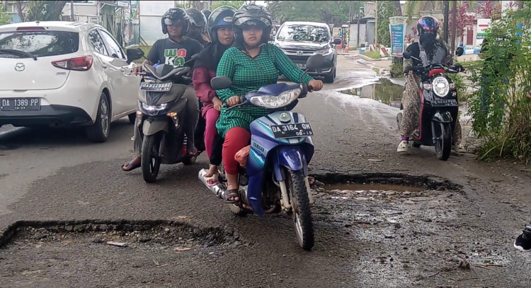 Jalan Veteran Sudah Dilakukan Perbaikan Oleh Dinas PUPRP Kabupaten Banjar