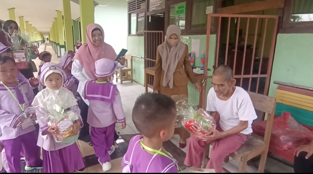 TK Adzkia Berbagi Jelang Ramadhan, Bagaimana Keseruan Mereka