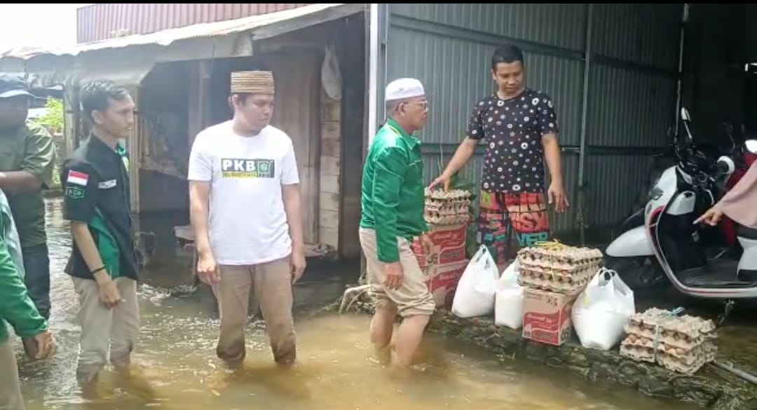 DPC PKB Kabupaten Banjar Berikan Bantuan Untuk Korban Banjir
