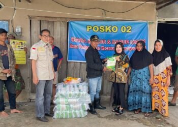 2 Anggota DPRD Berikan Bantuan Kepada Warga Atasan Suton Dan Penggalaman