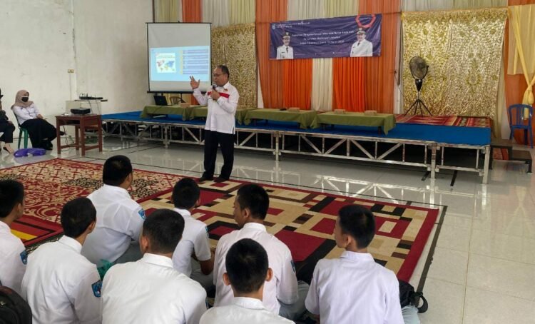 Disnakertrans Kabupaten Banjar Lakukan Sosialisasi Di SMKN 1 Gambut
