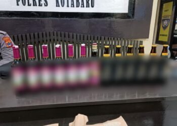 Polsek Kelumpang Hilir Amankan 13 Botol Miras di Warung Remang-Remang