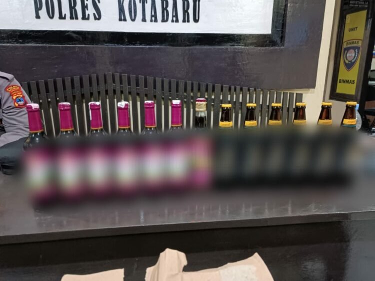 Polsek Kelumpang Hilir Amankan 13 Botol Miras di Warung Remang-Remang