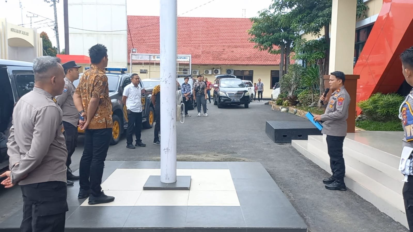 Polres Kotabaru Bagikan 1.030 paket Bansos Kepada Masyarakat Kurang Mampu