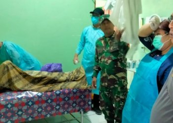 Babinsa Bersama Petugas Polsek Beruntung Baru Evakuasi Mayat