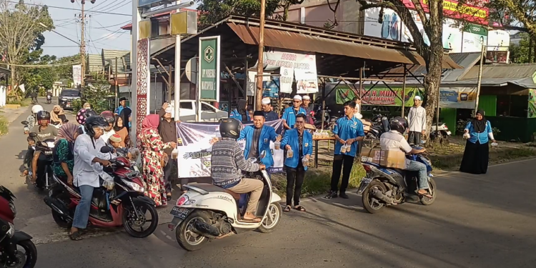 DPD KNPI Kabupaten Banjar Bagikan Takjil Dan Buka Puasa Bersama