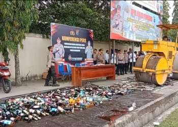 Ratusan Minuman Keras Miras dan Kenalpot Dimusnahkan