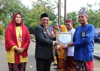 Hardiknas Dan Hari Otonomi Ke 27, Pemerintah Kabupaten Banjar Serahkan Penghargaan