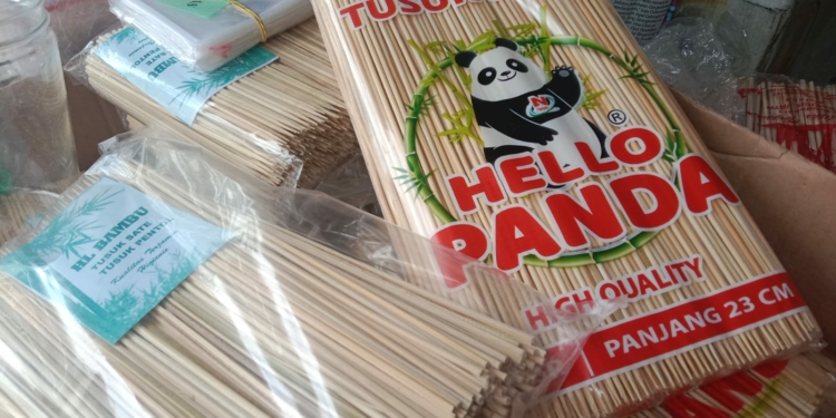 Sebentar Lagi Idul Adha, Penjual Tusuk Sate Masih Sepi Pembeli