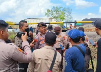 PT AGM Bersama Ditpamobvit Polda Kalsel Portal Jalan Untuk Cegah Peti, Ini Juga Tindak Lanjut Dari RDP Dengan DPRD Kabupaten Tapin