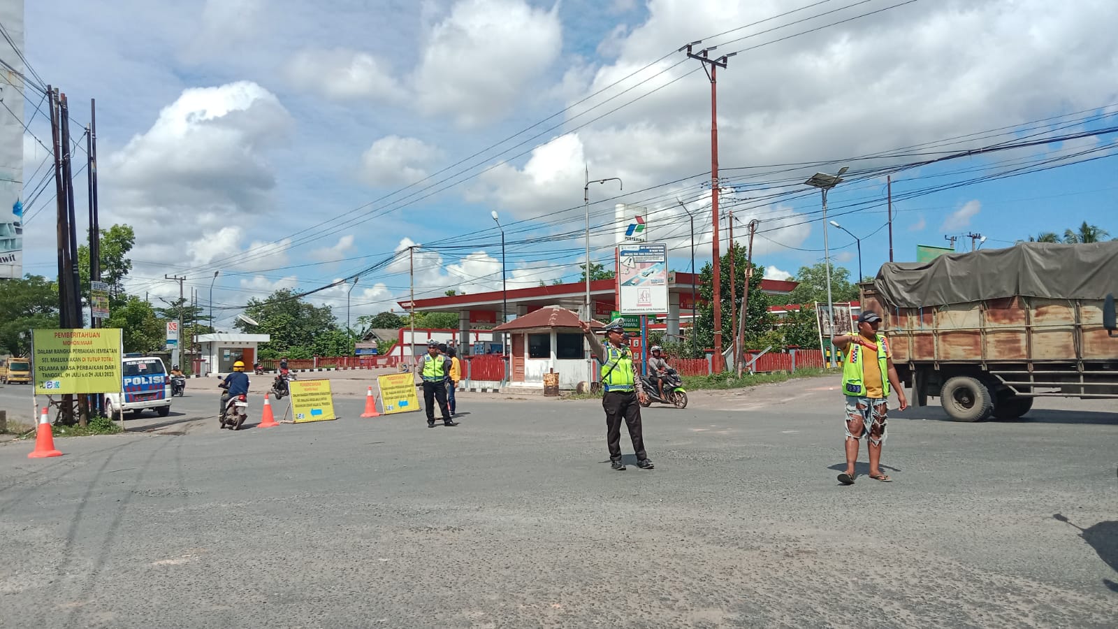 Jalan Ahmad Yani Jurusan Pelaihari Ditutup