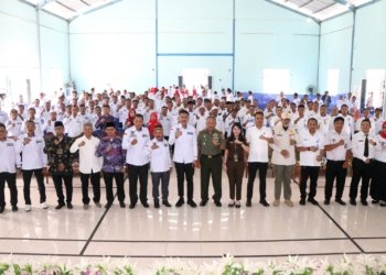 Bupati Bersama Dengan Ketua PPDI Kalimantan Selatan Dan Lainnya Saksikan Pelantikan DPK APDESI Se Kabupaten Banjar