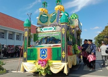 Rombongan Orang dan Mobil Hias Padati Kawasan Murdjani Banjarbaru