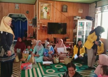 Kembangkan Inovasi Kerajinan, Tim PDWA 2023 FMIPA ULM Sasar Warga Palam