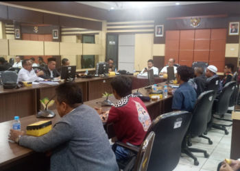 Pansus PT Baramarta Dengarkan Penyampaian LSM Untuk Kumpulkan Data