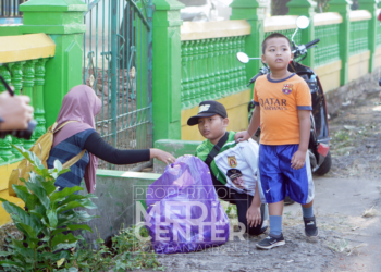 Lomba Jalan Sehat Sambil Pungut Sampah