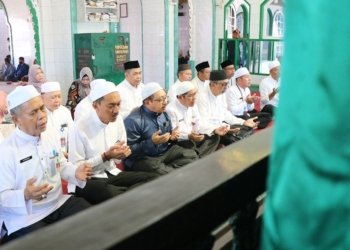 Di Hari Jadi ke 73 Kabupaten Banjar, Bupati Kabupaten Banjar Bersama Jajaran Ziarah Ke Makam Datuk Kalampaian