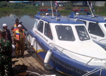 Di Hari Jadi Kabupaten Banjar, Dinas Kesehatan Serahkan 7 Ambulan Air Kepada 7 UPT Puskesmas