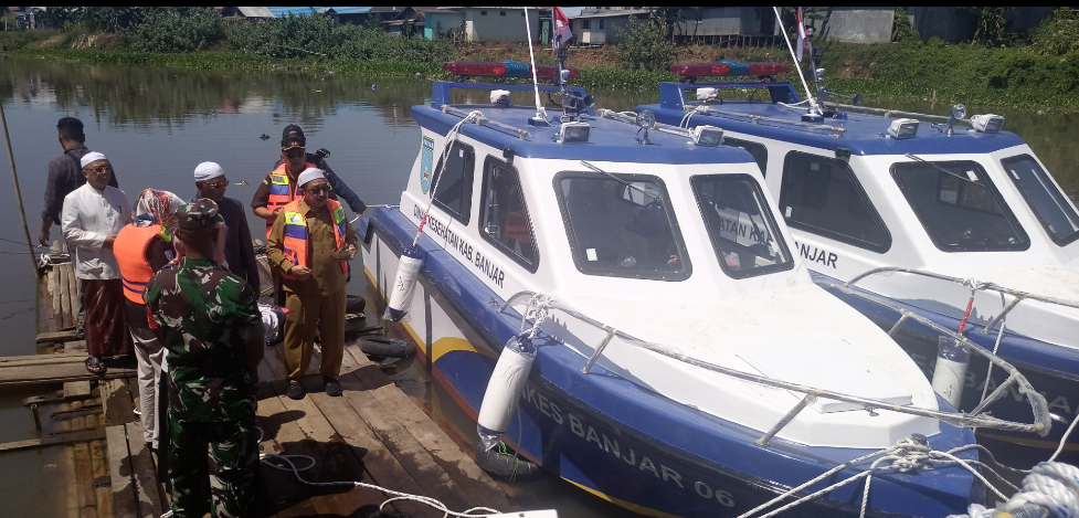 Di Hari Jadi Kabupaten Banjar, Dinas Kesehatan Serahkan 7 Ambulan Air Kepada 7 UPT Puskesmas