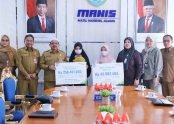 Ahli Waris (Alm) M Fahdi Dan Almarhumah Siti Napisah Terima Klaim Kematian