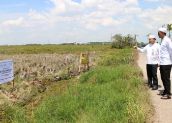 Bupati Kabupaten Banjar Pantau Lokasi Pembangunan Booster Pump Milik PTAM Intan Banjar Untuk Warga Kertak Hanyar