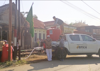 Tim Air Bersih PCNU Kabupaten Banjar Didukung PWNU Kalsel Salurkan Air Bersih Untuk Warga Meninggal