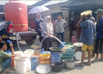 Mobil LPBI PWNU Kalsel Dan Mobil Satkorkel GP Ansor Kelurahan Sekumpul Terus Bagikan Air Bersih
