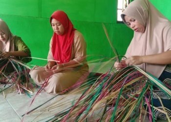 Kerajinan Anyaman Khasnya Banjarbaru Sudah Sampai Surabaya