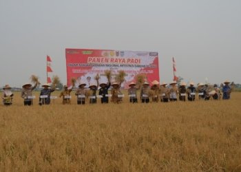 Ketua DPRD Kabupaten Banjar Rofiqi Hadiri Panen Raya Bersama Wakapolri