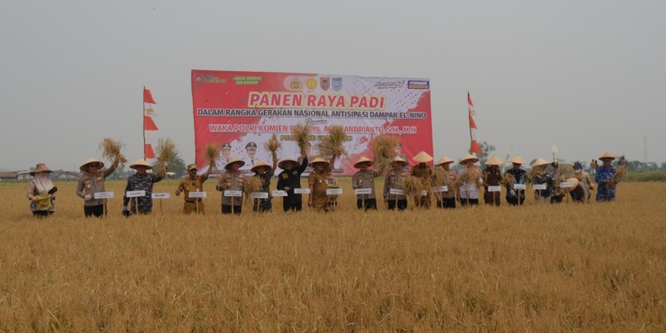 Ketua DPRD Kabupaten Banjar Rofiqi Hadiri Panen Raya Bersama Wakapolri