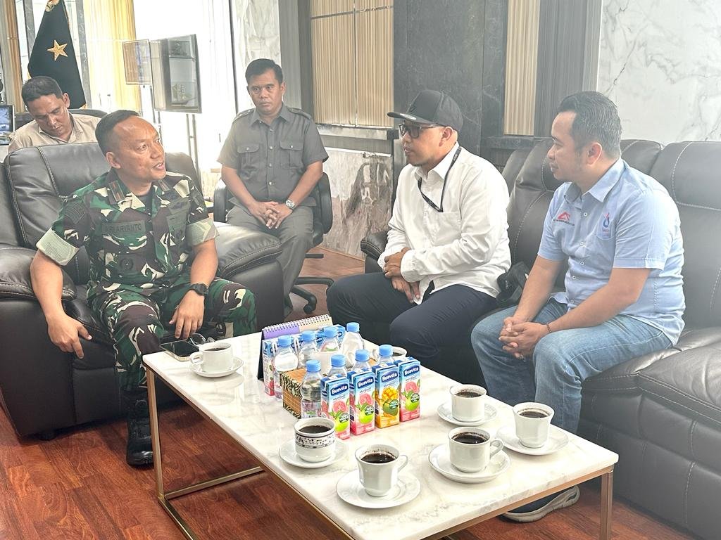 PT AGM Bersama Danrem 101/ Antasari Bekerjasama Lakukan Perbaikan Infrastruktur