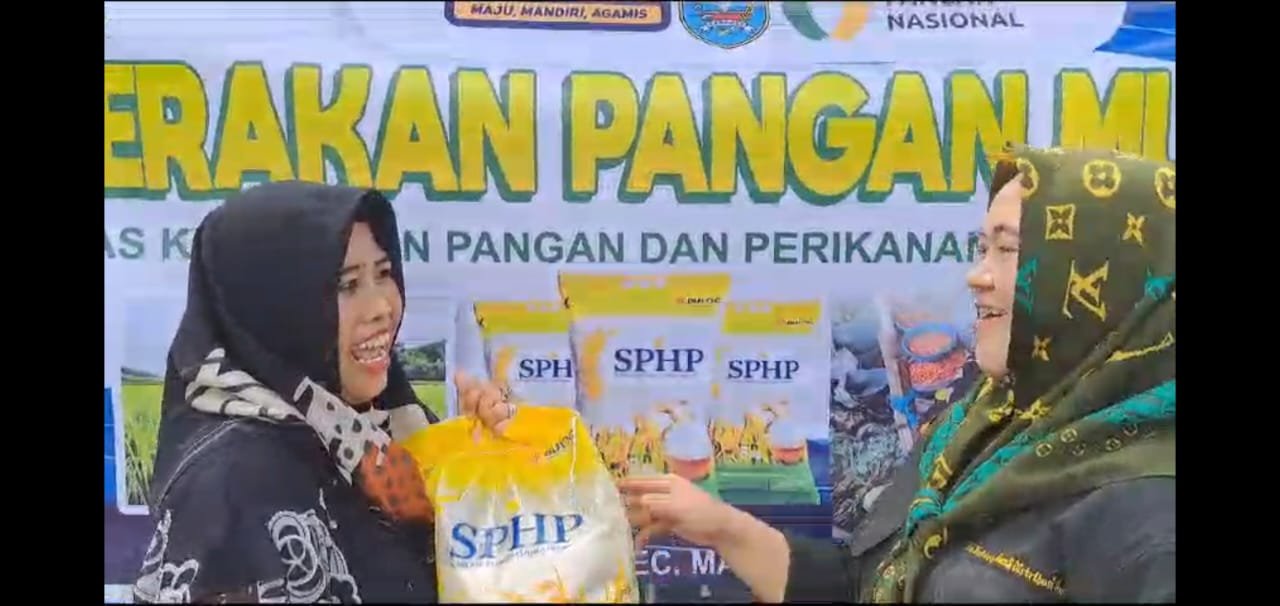 Warga Beli Beras Murah Yang Di Gelar DKPP Kabupaten Banjar