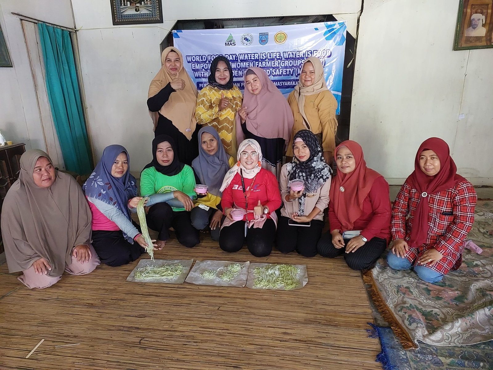 Bersama Kelompok Wanita Tani Kecamatan Mataraman Dan Simpang Empat, Pt Bbp Dan Pt Mas Melakukan Edukasi Bahan Pangan Pekarangan
