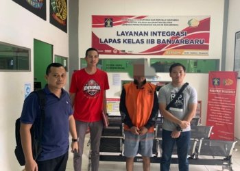 Tersangka Pengadaan iPad di Sekretariat DPRD Banjarbaru AR Diserahkan ke JPU Kejari Banjarbaru